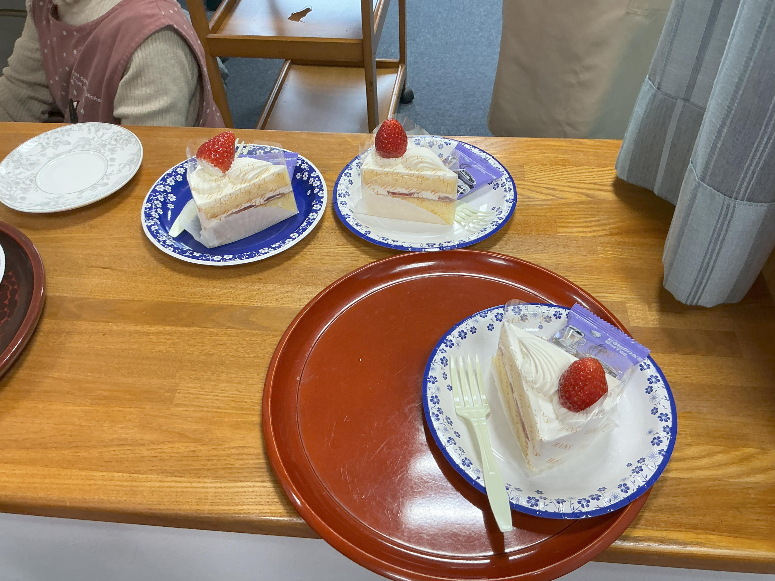 介護施設で地域ボランティアのお茶会　大阪　老人ホーム　カルム泉佐野　202601-4