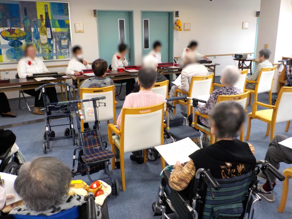大正琴のボランティア演奏　大阪　介護施設　老人ホーム　カルム泉佐野　202603-2