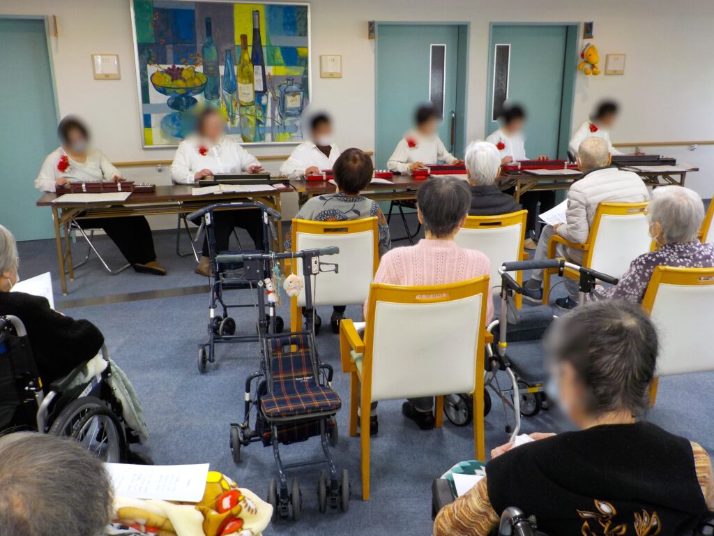 大正琴のボランティア演奏　大阪　介護施設　老人ホーム　カルム泉佐野　202603-1