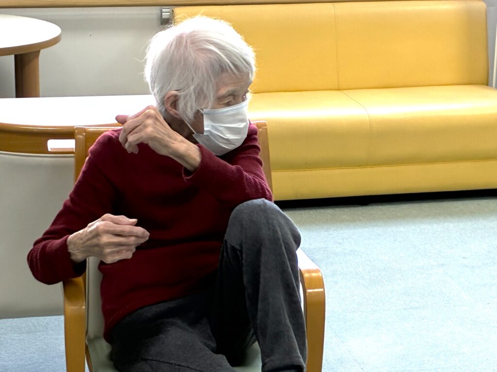 介護施設で体操　大阪　老人ホーム　カルム泉佐野　202630-2