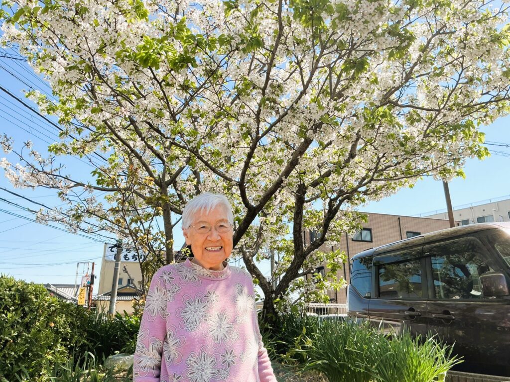 老人ホームで施設内お花見　大阪　介護施設　カルム泉佐野　202604-1