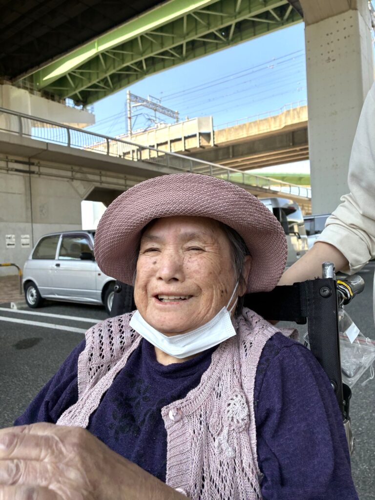 老人ホームの外出レク　介護施設　りんくう公園　大阪　カルム泉佐野　202605-1