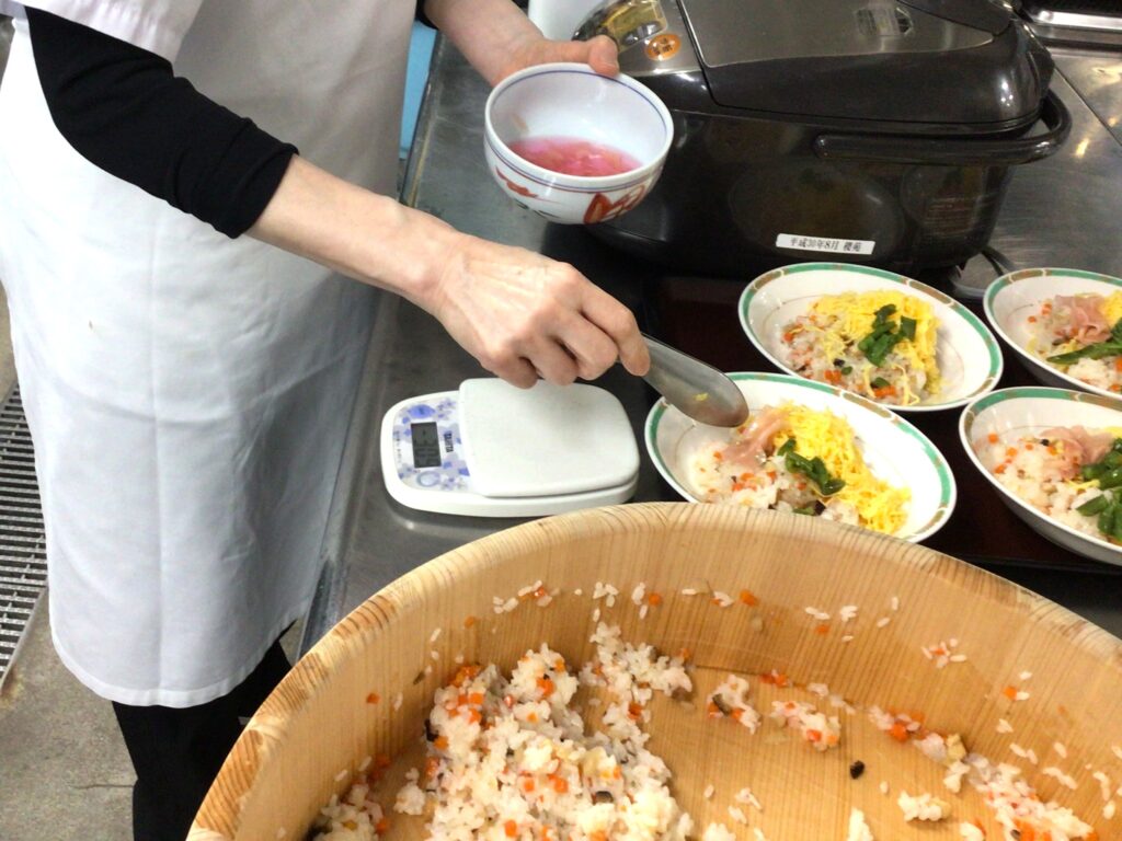 介護施設の厨房 手作り給食 大阪 老人ホーム カルム泉佐野 202605-2