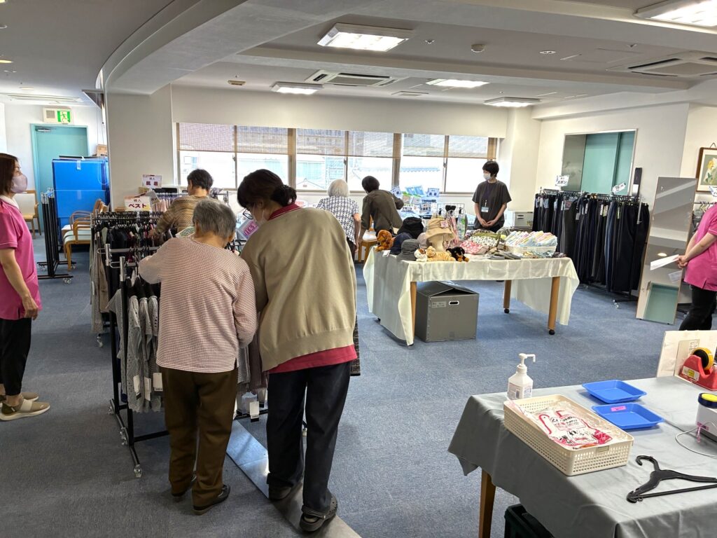介護施設でニッセン訪問販売開催 大阪 老人ホーム カルム泉佐野 202607-3