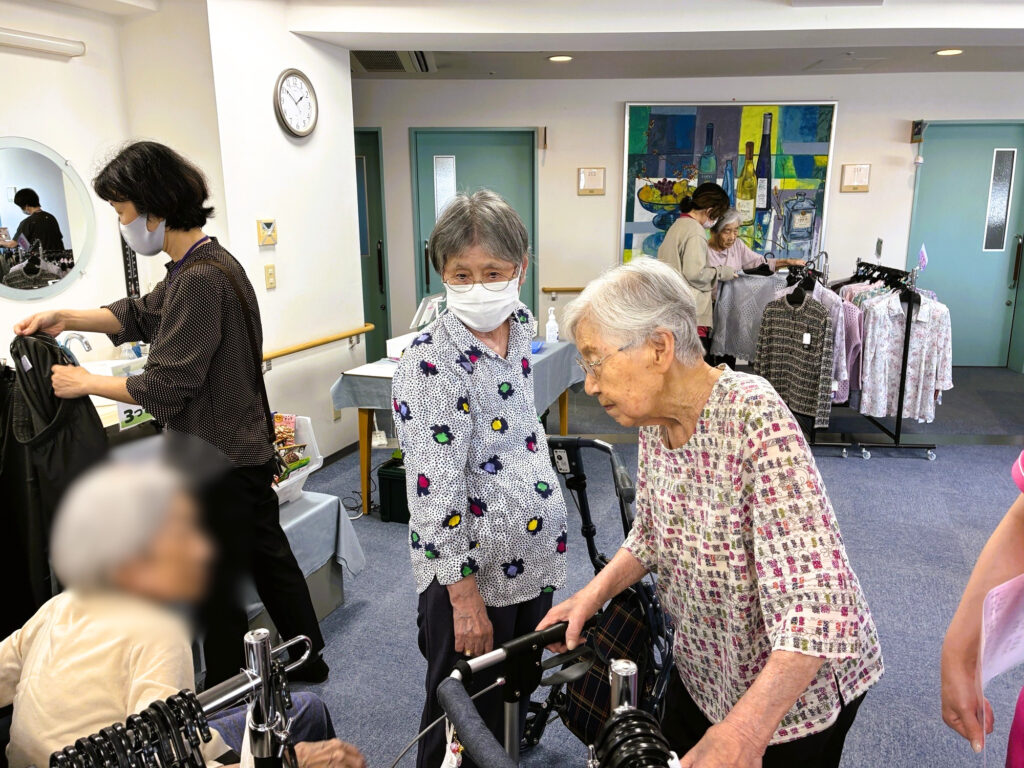 介護施設でニッセン訪問販売開催 大阪 老人ホーム カルム泉佐野 202607-4