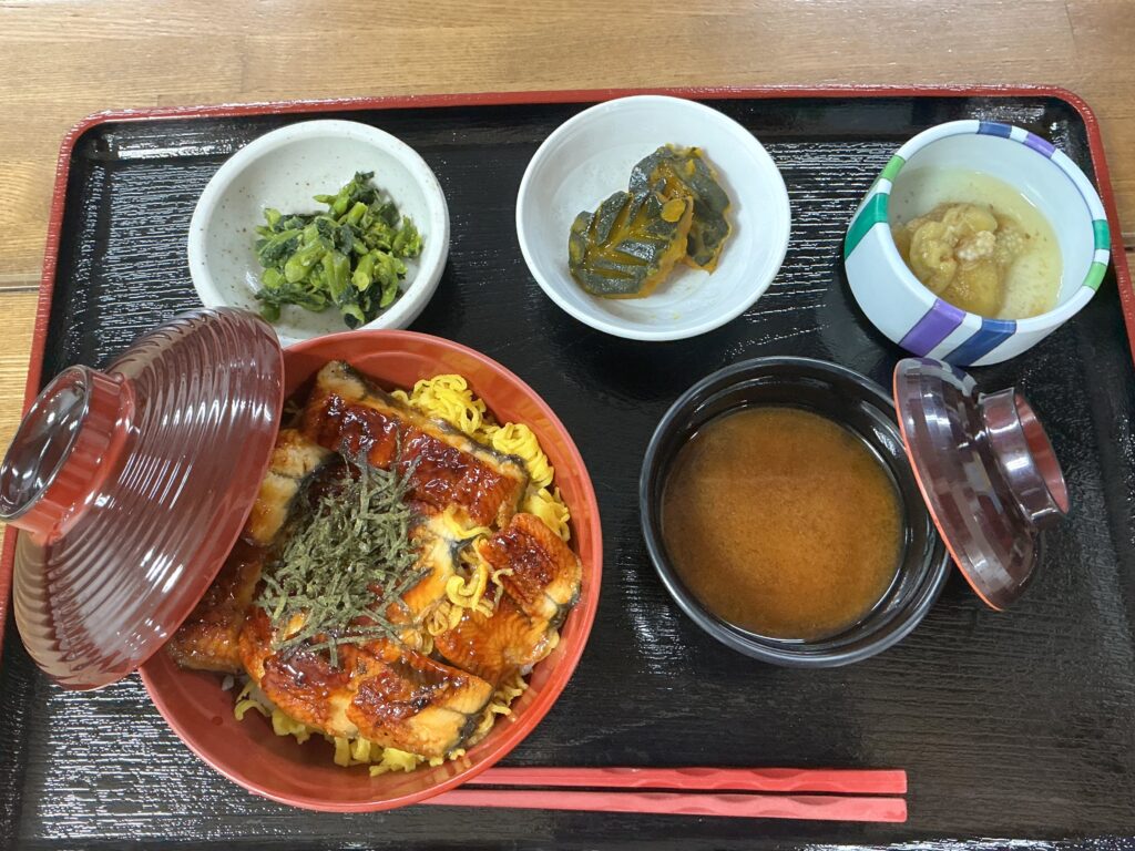 土用の丑の日特製うなぎ丼　夏バテ解消　大阪　老人ホーム　カルム泉佐野　202608-1
