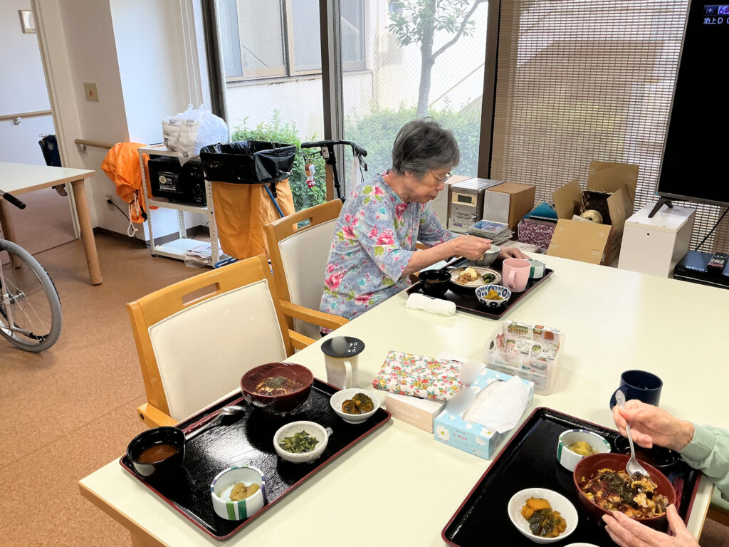 土用の丑の日特製うなぎ丼　夏バテ解消　大阪　老人ホーム　カルム泉佐野　202608-6
