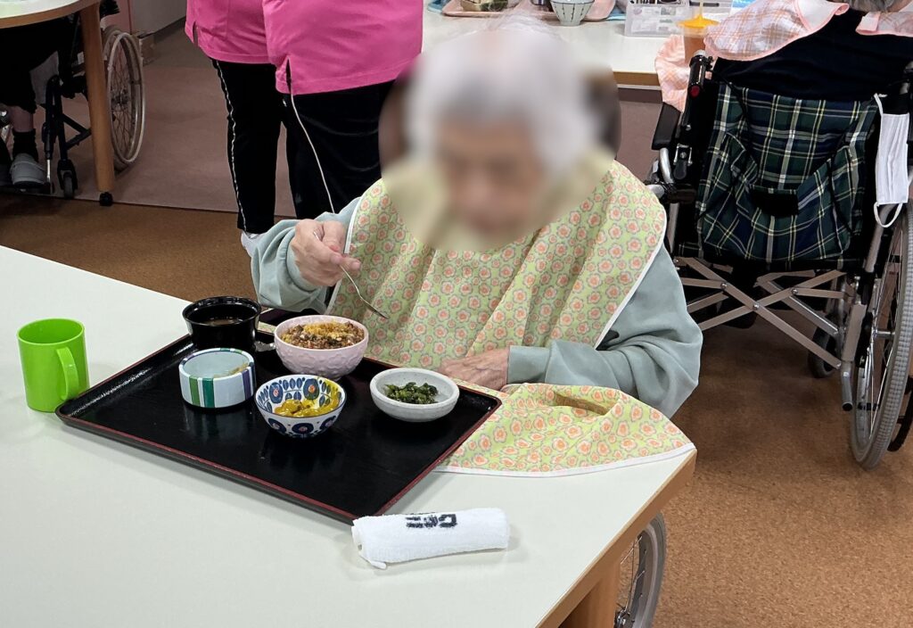 土用の丑の日特製うなぎ丼　夏バテ解消　大阪　老人ホーム　カルム泉佐野　202608-4