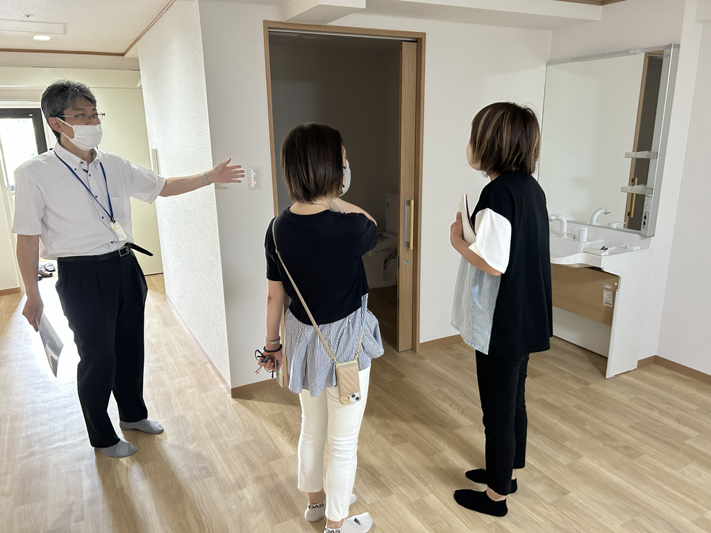 介護現場の工夫と課題　他施設見学　大阪　老人ホーム　カルム泉佐野　202609-3