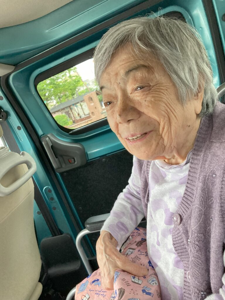 買い物 外出レク 毎月恒例 老人ホーム 介護施設 介護付き有料老人ホーム カルム皆生 米子市 202506-1