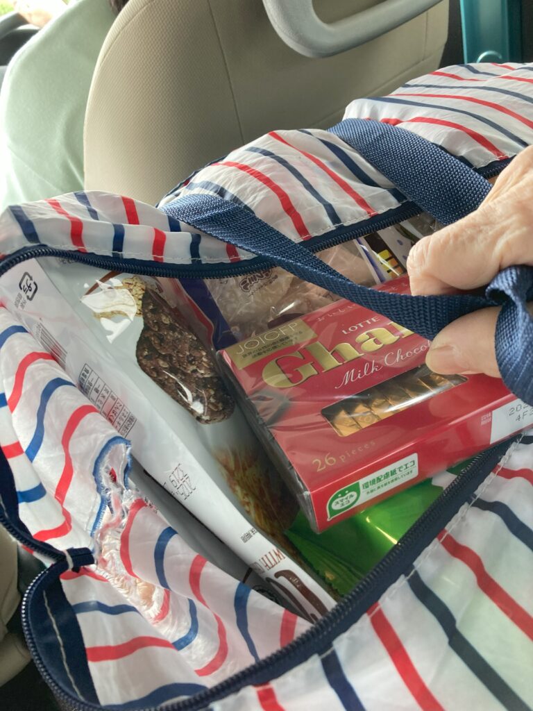 買い物 外出レク 毎月恒例 老人ホーム 介護施設 介護付き有料老人ホーム カルム皆生 米子市 202506-7