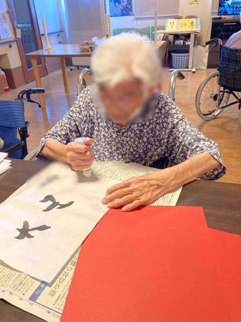 習字 習字レク レク レクリエーション 短冊 カルム皆生 米子市 鳥取 介護付き有料老人ホーム 老人ホーム 介護施設 202508-1