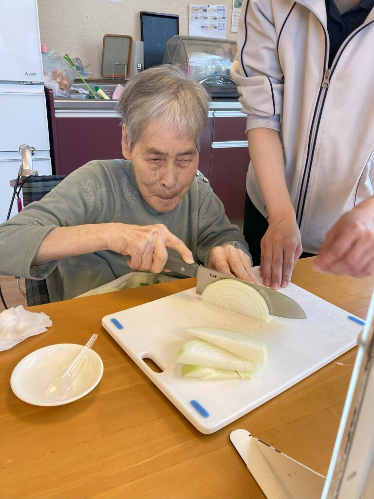 BBQ 駐車場 レク クッキング 昼食 施設 介護施設 介護付き有料老人ホーム 老人ホーム カルム皆生 米子 202508-3