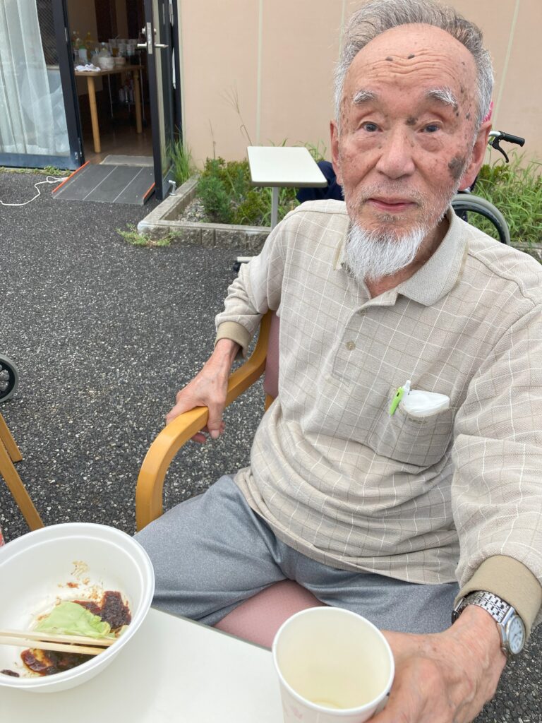 BBQ 駐車場 レク クッキング 昼食 施設 介護施設 介護付き有料老人ホーム 老人ホーム カルム皆生 米子 202508-8