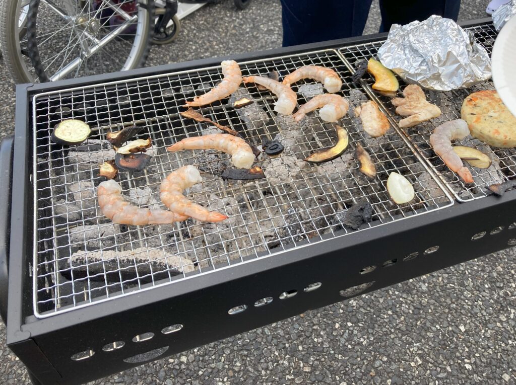 BBQ 駐車場 レク クッキング 昼食 施設 介護施設 介護付き有料老人ホーム 老人ホーム カルム皆生 米子 202508-4