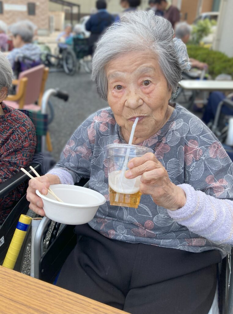 BBQ 駐車場 レク クッキング 昼食 施設 介護施設 介護付き有料老人ホーム 老人ホーム カルム皆生 米子 202508-7