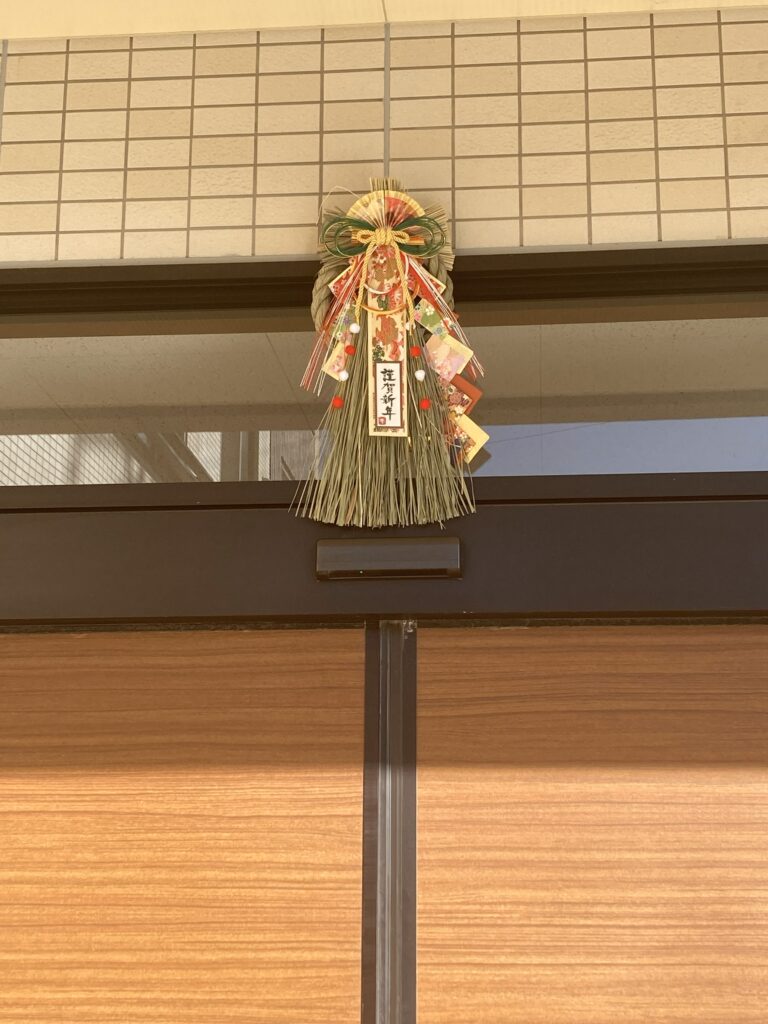 介護施設で絵馬製作　新年のご挨拶　米子　老人ホーム　カルム皆生　202601-3