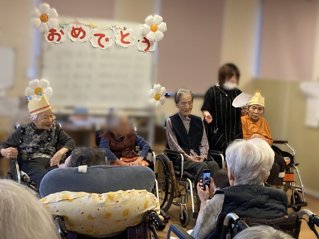 介護施設 老人ホーム 誕生日会 米子 カルム皆生 2202512-1