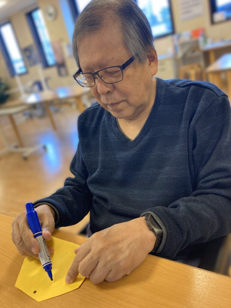 介護施設で絵馬製作　新年のご挨拶　米子　老人ホーム　カルム皆生　202601-1