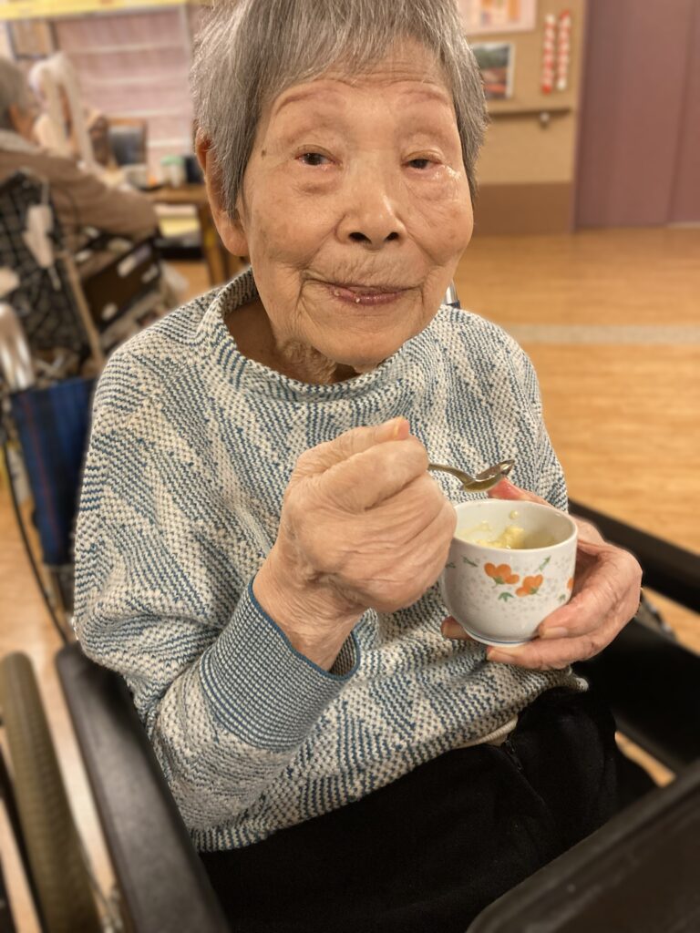 介護施設でおせちと獅子舞　カルム皆生　米子　老人ホーム　202601-3