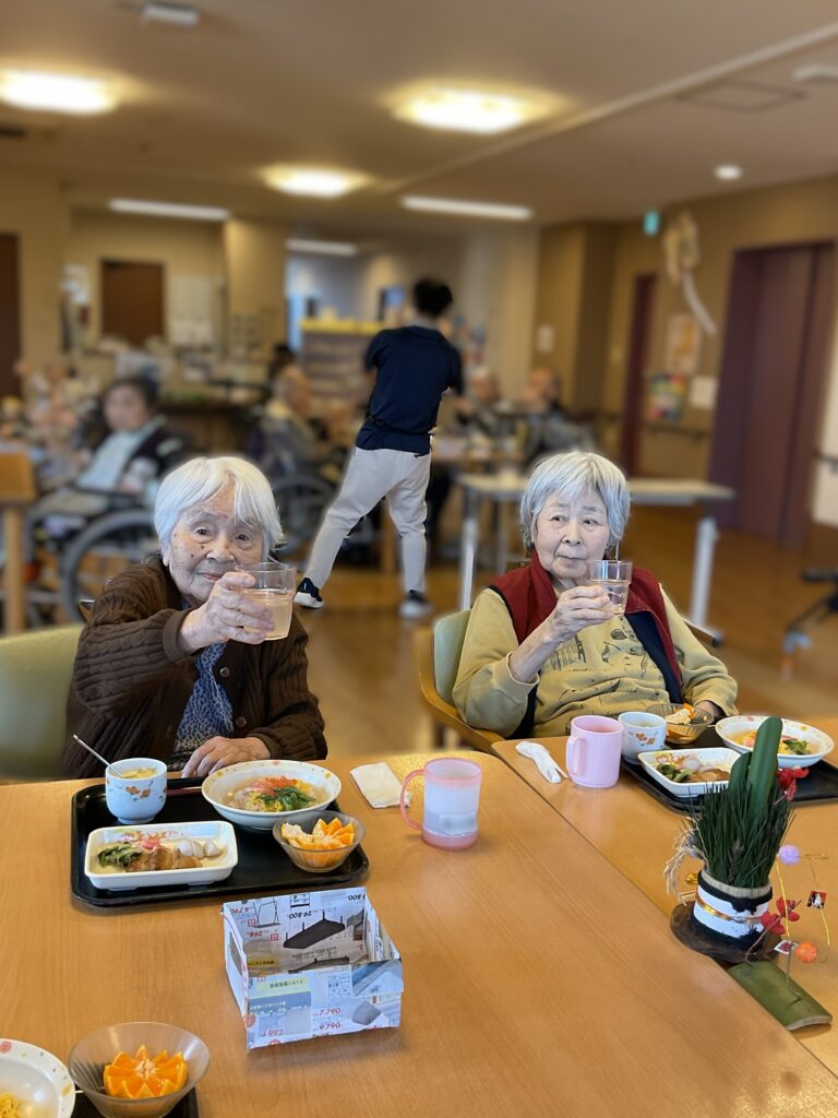 介護施設でおせちと獅子舞　カルム皆生　米子　老人ホーム　202601-2