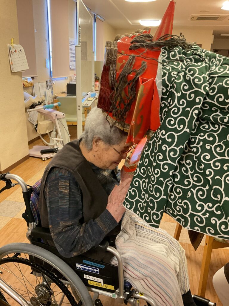 介護施設でおせちと獅子舞　カルム皆生　米子　老人ホーム　202601-4