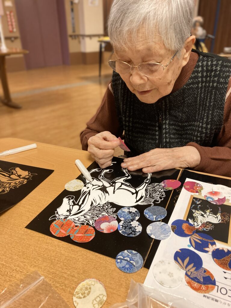 老人ホームで貼り絵レクリエーション　米子　介護施設　カルム皆生　202601-4