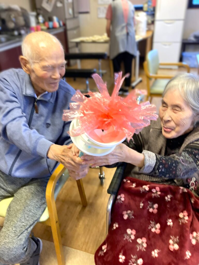 介護施設で聖火ランナー　オリンピック　鳥取　米子　皆生　老人ホーム　介護施設　カルム皆生　202602-3