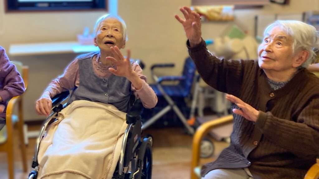 介護施設の誕生会　鳥取　老人ホーム　カルム皆生　202605-5