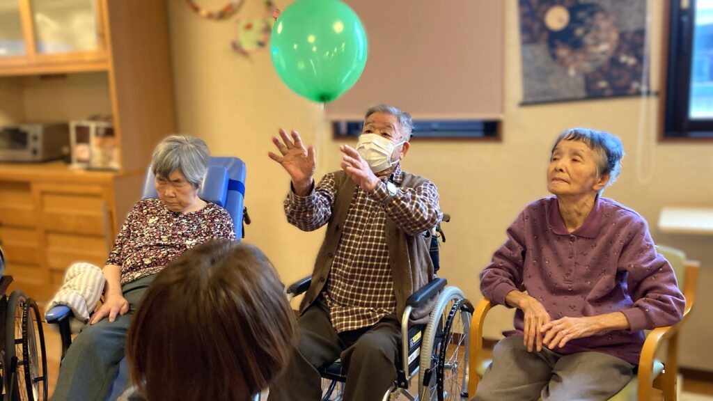 介護施設の誕生会　鳥取　老人ホーム　カルム皆生　202605-3