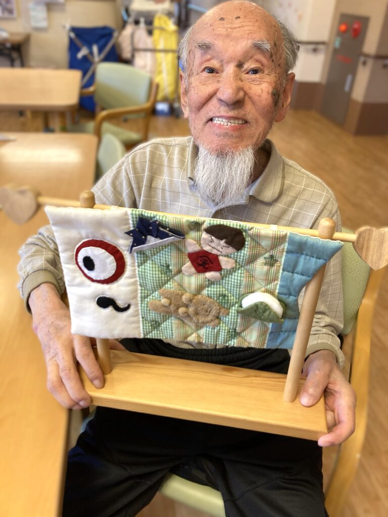 介護施設の5月行事　こいのぼり製作　米子　鳥取　老人ホーム　カルム皆生　202605-4