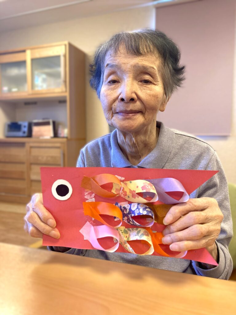 介護施設の5月行事　こいのぼり製作　米子　鳥取　老人ホーム　カルム皆生　202605-5
