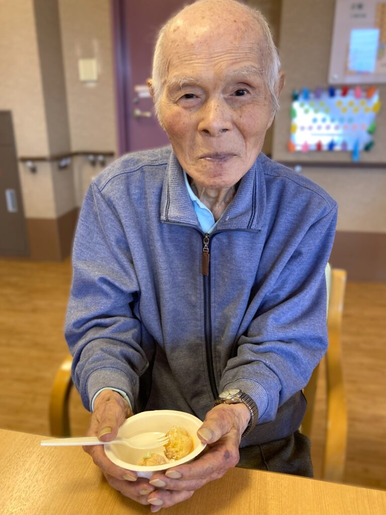 介護施設の調理レクでベビーカステラ作り　鳥取　米子　老人ホーム　カルム皆生　202606-5