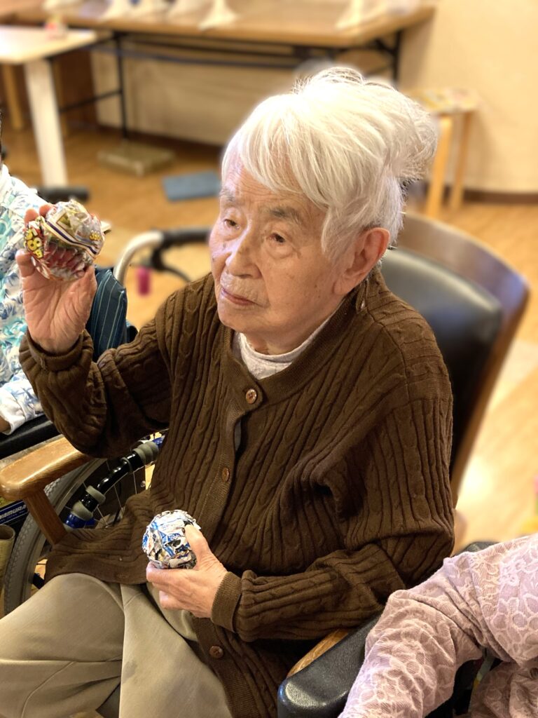 盛り上がる高齢者レクリエーション 鳥取 米子 介護施設 老人ホーム カルム皆生 202607-4