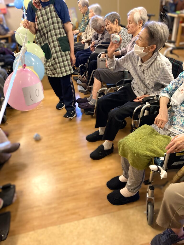 盛り上がる高齢者レクリエーション 鳥取 米子 介護施設 老人ホーム カルム皆生 202607-2