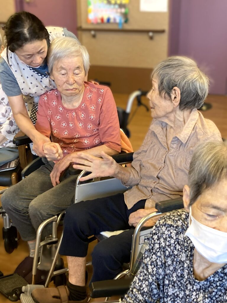 介護施設で誕生会と七夕行事　鳥取　老人ホーム　カルム皆生　202607-2