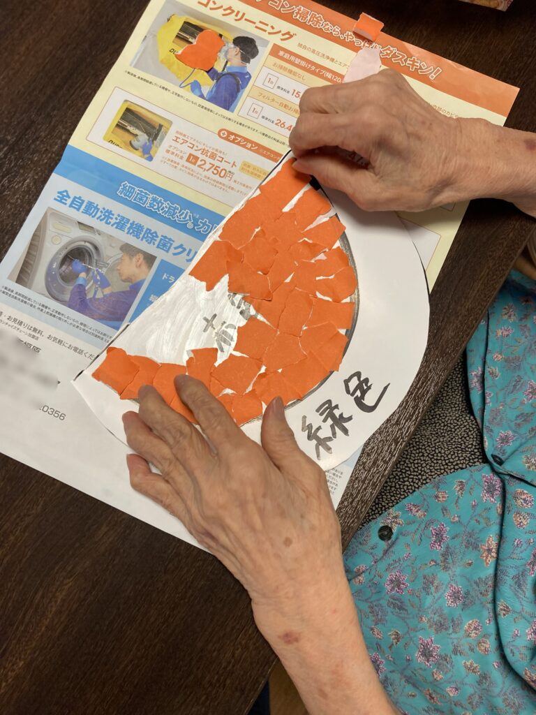 高齢者が楽しむ夏のアート活動　鳥取　皆生　老人ホーム　カルム皆生　202608-3