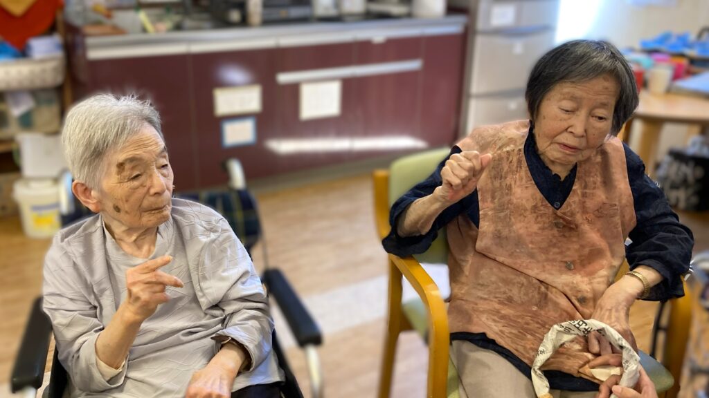 介護施設のレクリエーション　じゃんけんリレー　老人ホーム　鳥取　カルム皆生　202608-2