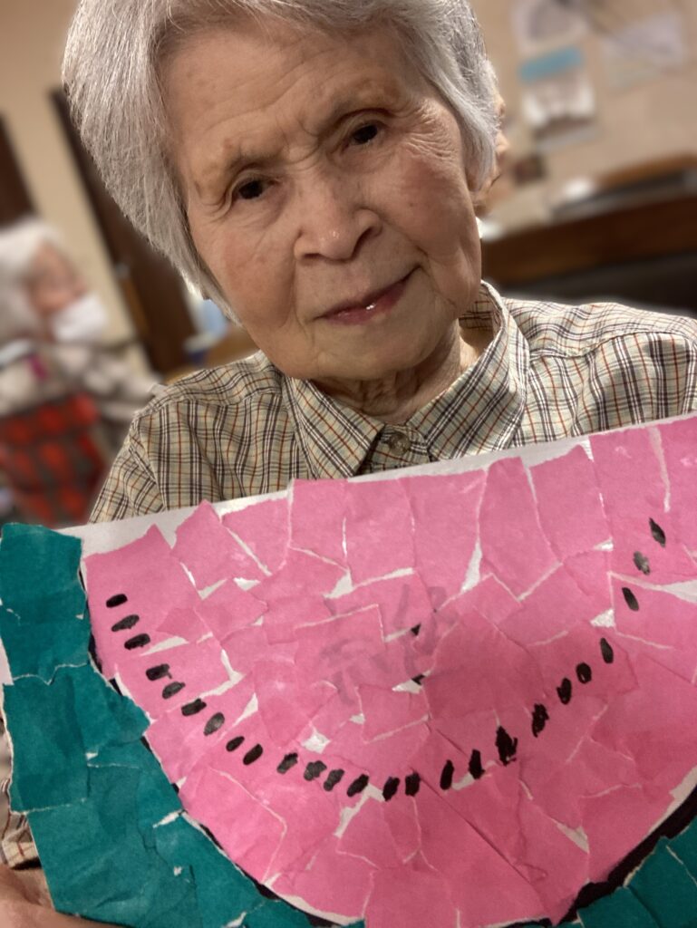 高齢者が楽しむ夏のアート活動　鳥取　皆生　老人ホーム　カルム皆生　202608-4