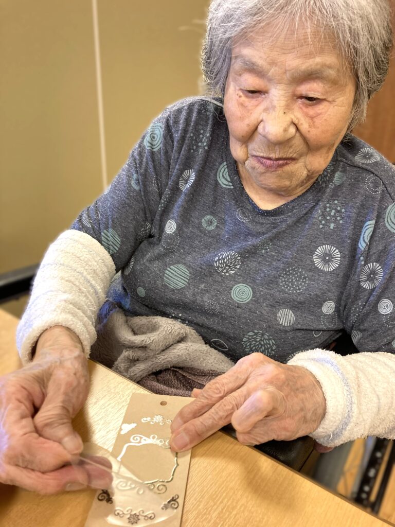 介護施設で手作りネームタグ 老人ホーム 鳥取 カルム皆生 202608-1
