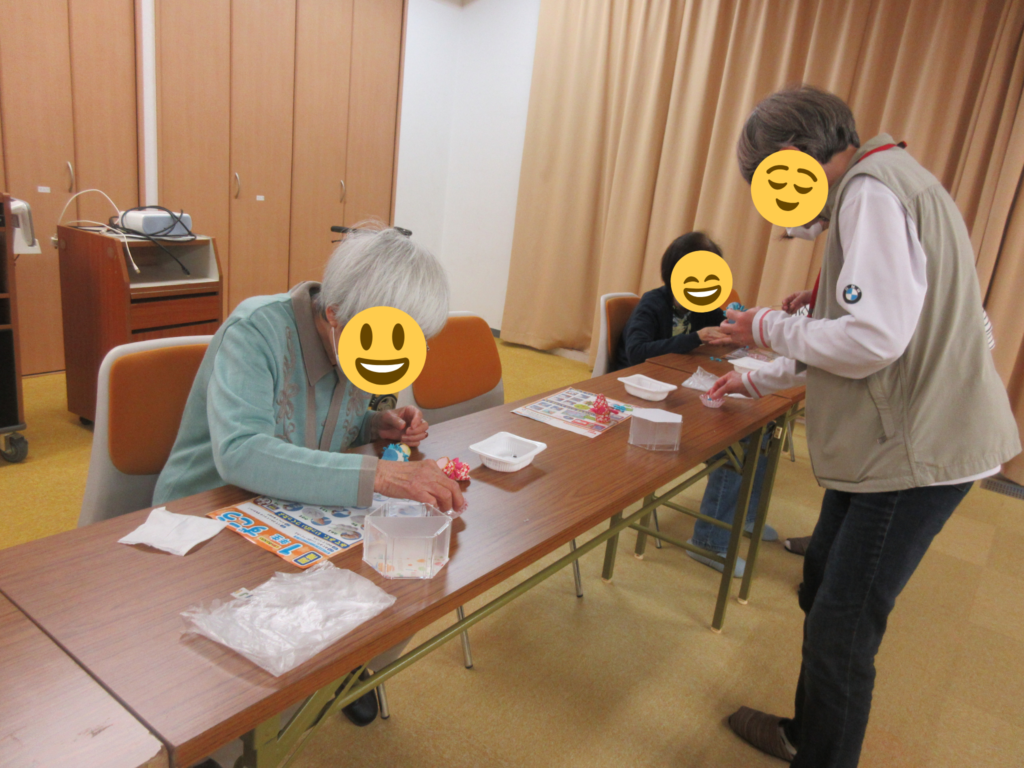 ハンドメイド教室 レクリエーション 製作レク こいのぼり ボランティア カルム桃山台 大阪 老人ホーム 介護施設 介護付き有料老人ホーム 202506-7