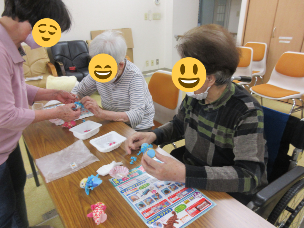 ハンドメイド教室 レクリエーション 製作レク こいのぼり ボランティア カルム桃山台 大阪 老人ホーム 介護施設 介護付き有料老人ホーム 202506-9
