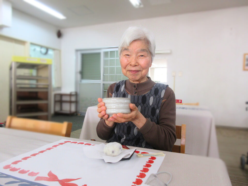母の日 お茶会 老人ホーム 介護施設 大阪 カルム桃山台 家族 202506-1