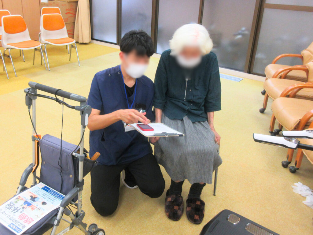 インボディ In-Body 体成分分析機器 見える化 カルム桃山台 大阪老人ホーム 介護施設 介護付き有料老人ホーム 202506-5