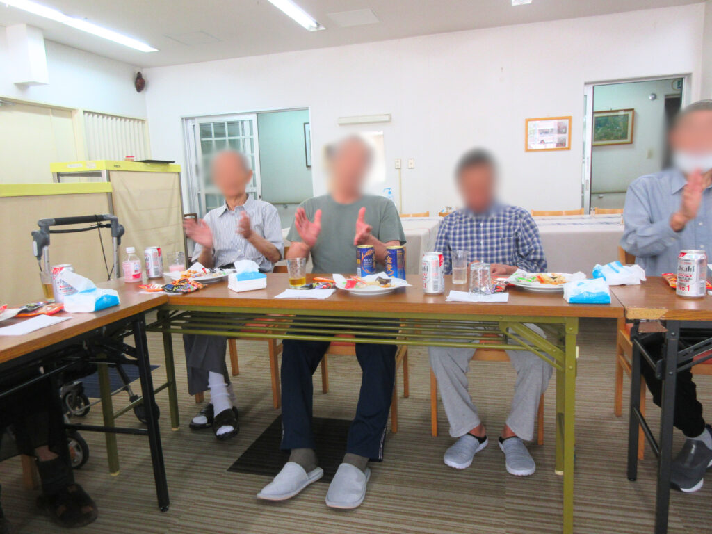 カルム桃山台 吹田市 大阪 老人ホーム 介護施設 高齢者施設 父の日 家族 行事 202507-6
