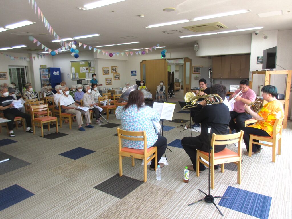 アンサンブル コンサート 音楽レク 生演奏 非日常 大阪 介護施設 老人ホーム 吹田市 カルム桃山台 介護付き有料老人ホーム 202508-1