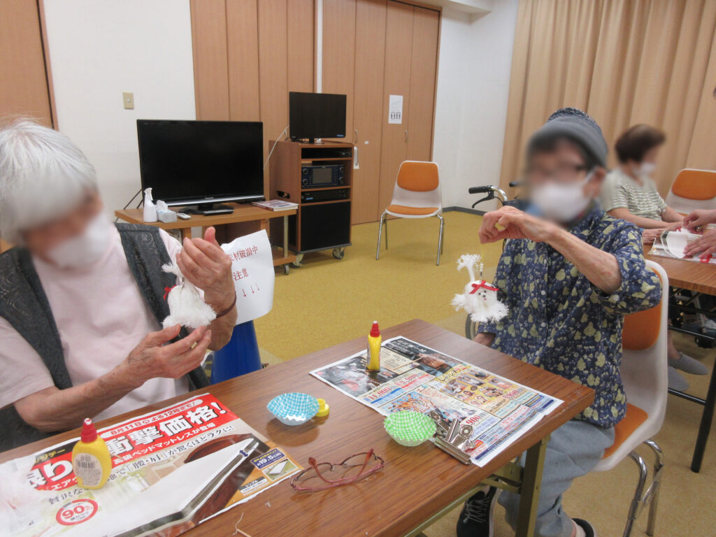 ハンドメイド レク キーホルダー 工作 大阪 老人ホーム 介護施設 介護付き有料老人ホーム カルム桃山台 吹田市 202508-2