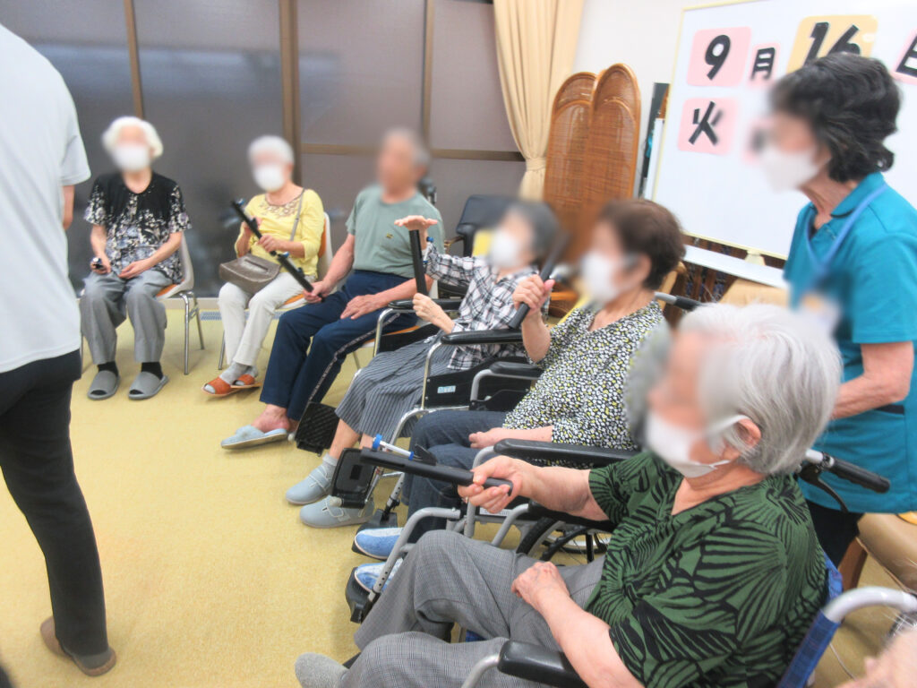 トーンチャイム　音楽レク　カルム桃山台　大阪　吹田　老人ホーム　介護施設　202509-6