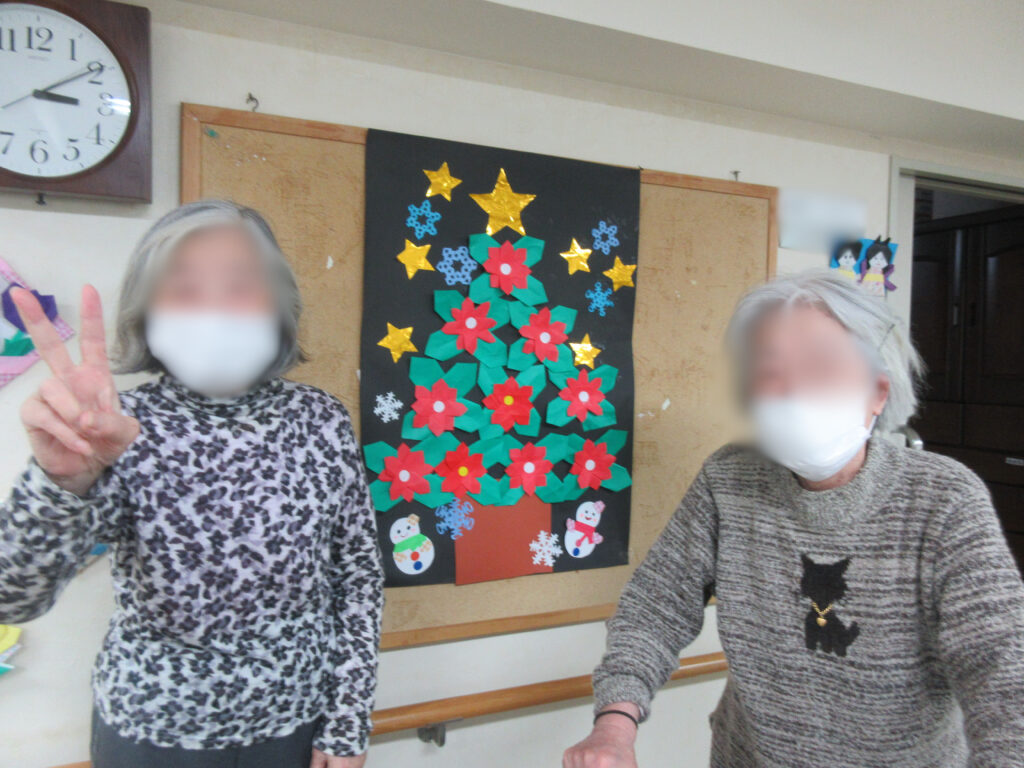 大阪　老人ホーム　介護施設　クリスマスツリー作り　カルム桃山台　202512-7