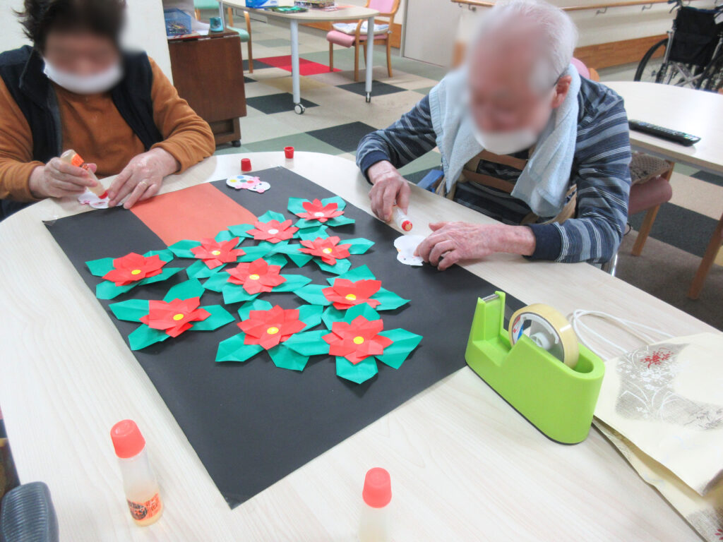 大阪　老人ホーム　介護施設　クリスマスツリー作り　カルム桃山台　202512-2